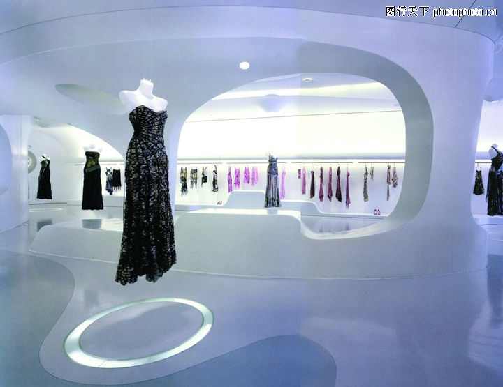空間與服裝的對話 融合展示與服飾的室內(nèi)設(shè)計藝術(shù)